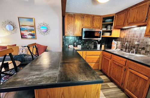 Mid America Condominio | The Bee's Knees'