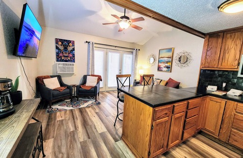 Mid America Condominio | The Bee's Knees'