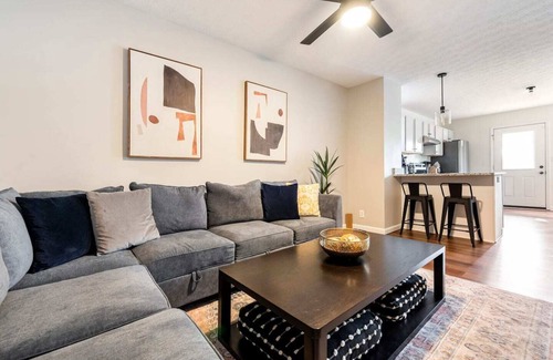 Phoenix Hill Casa | The Bee Sting in Phoenix Hill