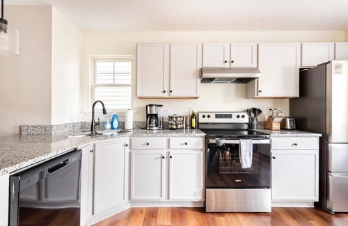 Phoenix Hill Casa | The Bee Sting in Phoenix Hill