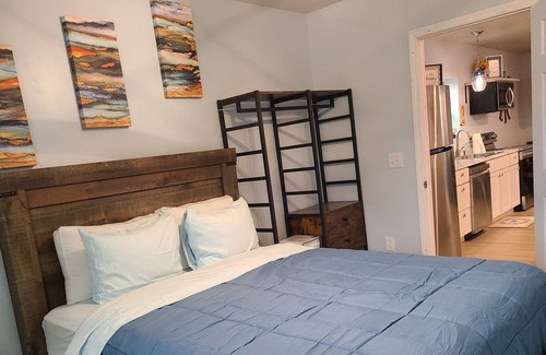 Cross Apartamento | The Beehive is 19 miles from I-95, 16 miles from I-26. Fishing, hunting & more.