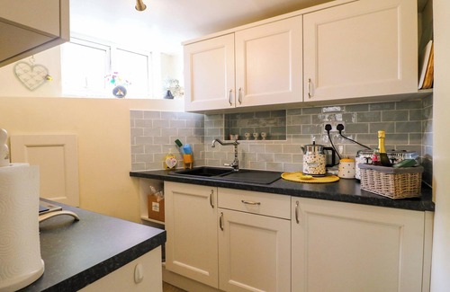 Wirksworth Cabaña | THE BEEHIVE, pet friendly, character holiday cottage in Wirksworth