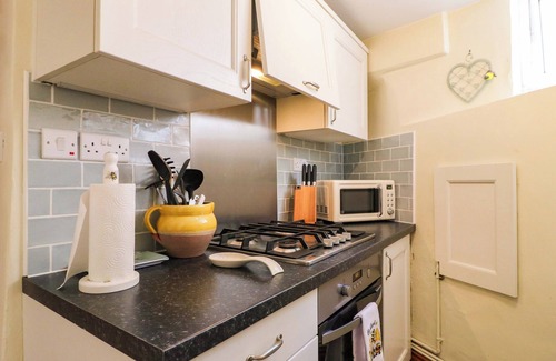 Wirksworth Cabaña | THE BEEHIVE, pet friendly, character holiday cottage in Wirksworth