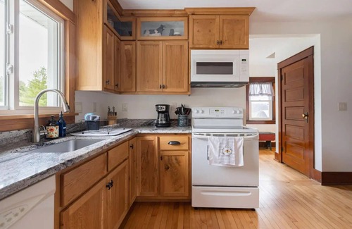 Lebanon Otro | The Beekeeper's Inn- Quiet country retreat