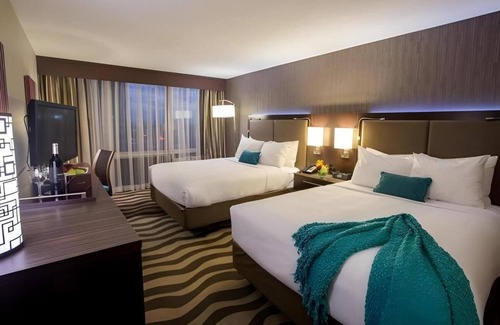 Northeast Dallas Apartamento | The Beeman Hotel includes an indoor swimming pool. Dallas Love Field airport .
