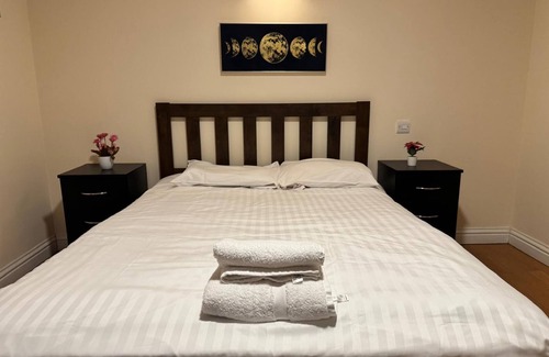 Farnham Common Hotel | The Bell and Bottle