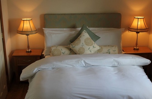 Llanyre Hotel | The Bell Country Inn