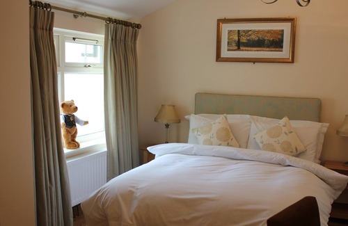 Llanyre Hotel | The Bell Country Inn