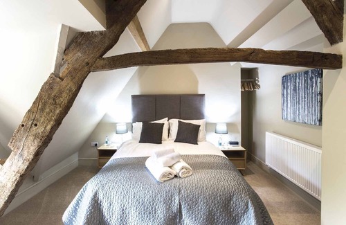 Stroud Hotel | The Bell Inn