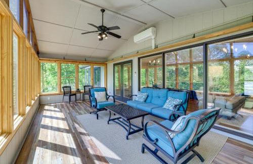 Bella Vista Casa | The Bella Vista Lakeside Treehouse Dock and Kayaks!