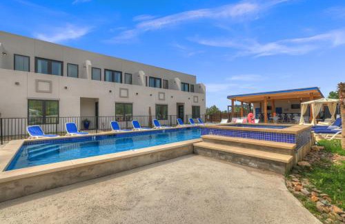Johnson City Casa | The Bentley Hotel - Clint Eastwood Room - Hill Country View