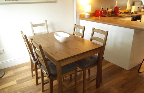 Marston Green Casa | The Berwick - Stylish 3 Bed House 5 mins from NEC Genting & BHX