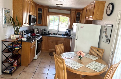 South Gate Casa | ☆The Best☆ AC/WiFi/Free Parking/Bikes/Netflix