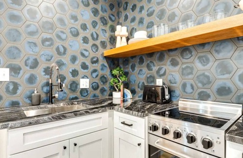 Market East District Apartamento | THE BEST Downtown Spot! Free parking,Pet friendly.