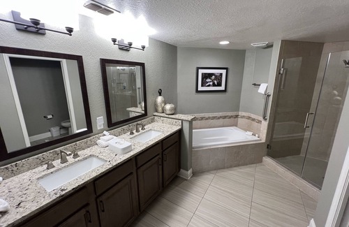Florida Central Atlantic Coast Complejo | The Best Florida has to offer. The resort abuts Animal Kingdom of Disneyworld!