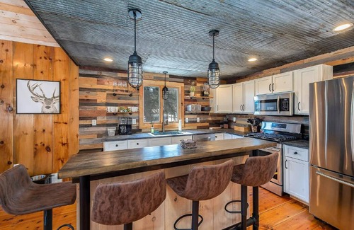 Eustis Cabina | The best Maine has to offer: cozy cabin close to hiking, ATV trails & skiing!!