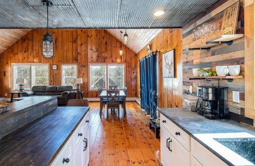 Eustis Cabina | The best Maine has to offer: cozy cabin close to hiking, ATV trails & skiing!!