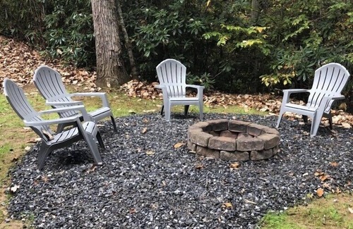 Sylva Casa | Dog friendly Sylva NC Mountain Retreat Near WCU and downtown