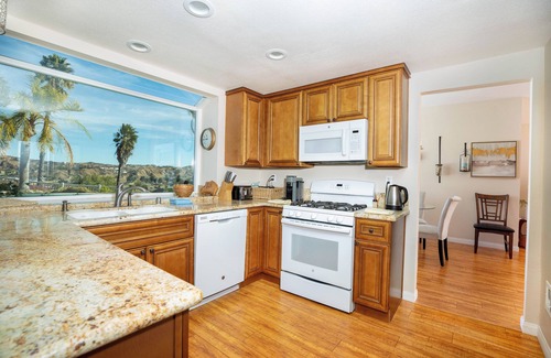 Castaic Casa | The Best View in The City! Six Flags! Castaic Lake!