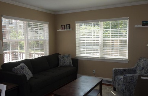 Charlotte Apartamento | The Better Half Duplex