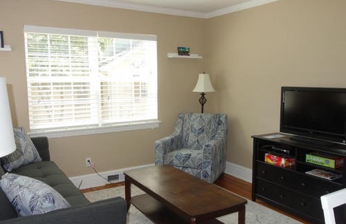 Charlotte Apartamento | The Better Half Duplex