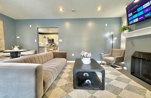South Hills Casa | The Beverly at Mt. Lebanon by Luxe PGH