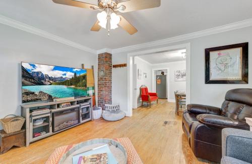 North Charleston Casa | The Bexley Cute 2 bedroom with yard in Park Circle