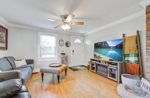 North Charleston Casa | The Bexley Cute 2 bedroom with yard in Park Circle