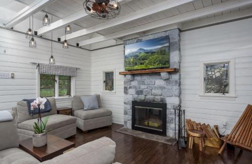 Lake Harmony Casa | The Biddle House by AvantStay Breathtaking Views Walk to Lake