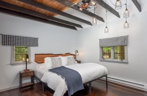 Lake Harmony Casa | The Biddle House by AvantStay Breathtaking Views Walk to Lake