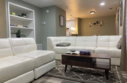 Frederick Casa | The Big Beautiful Townhouse with AC, WiFi in Frederick