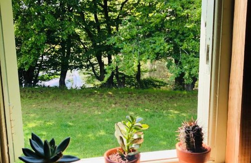 Horley Otro | The Big Green Shepherds Hut