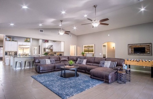 Gilbert Casa | 8BD / 5BA, Casa de una sola planta, capacidad para 18, piscina, spa, patio grande y cocina al aire libre
