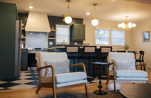 Chambersburg Casa | The 'Big House' at The Mane & Co.
