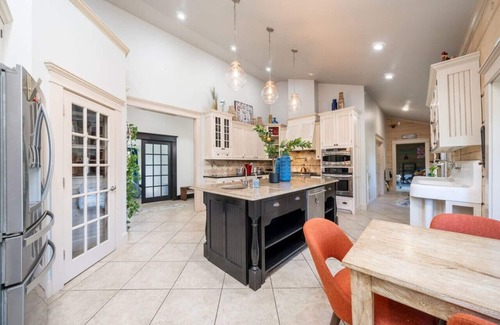 Jones Mills Casa | The Big House on Cape Catherine