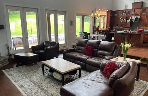 Columbia Casa | The Big House on Pleasant Valley Farm