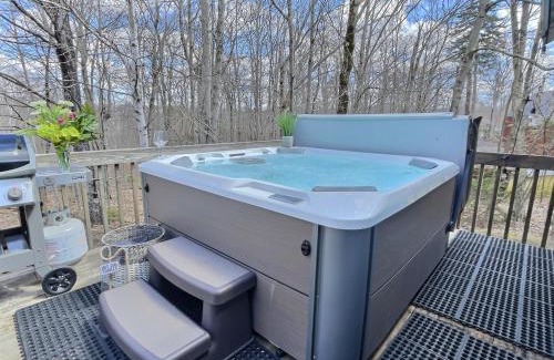Killington Casa | The Big Lebearski - AC, Grill, Fire Pit, Hot tub!