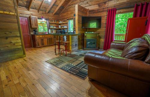 Dahlonega Casa | The Big Little Cabin - Hot Tub & Playground