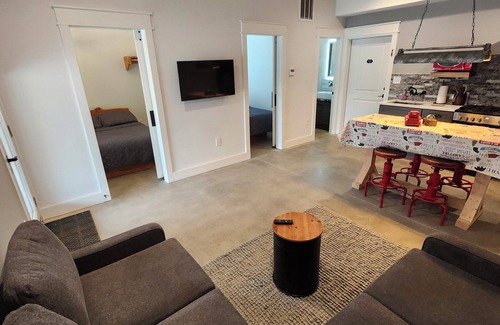 Ashley Oaks Casa | The Big Red Barn Unit # 7-Direct Access-150 yards to G-23