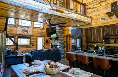 Broken Bow Casa | The Big Tex Luxury Cabin is EPIC