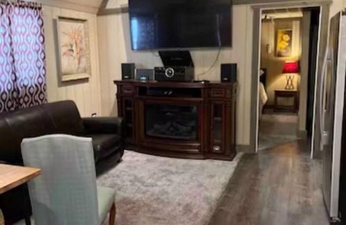 Hurricane Cabina | The Big Tiny White House