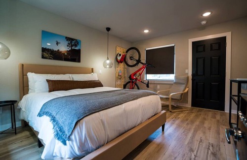 Bentonville Cabina | The Bike Inn #3, Mt Kessler, Single Room