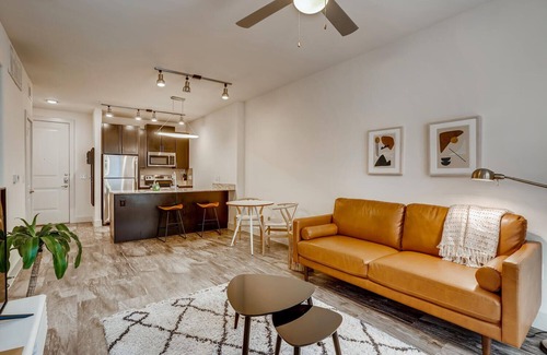 North Burnet Apartamento | The Bindel: Domain, Pet Friendly, 30+ nights, Highly Walkable!