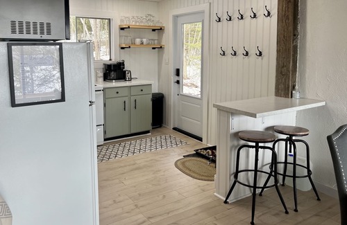 Lake St. Peter Cabaña | The Birch: Cottage with Views on the Beautiful Lake Mckenzie