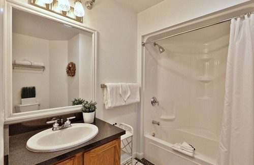 Killington Cabina | The Birch Ridge #8 - European Room, a cozy boutique hotel in the heart of Killington, Vermont.