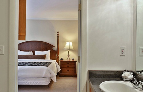 Killington Cabina | The Birch Ridge #9 - English Gentleman's Room, a cozy boutique hotel in Killington, Vermont.