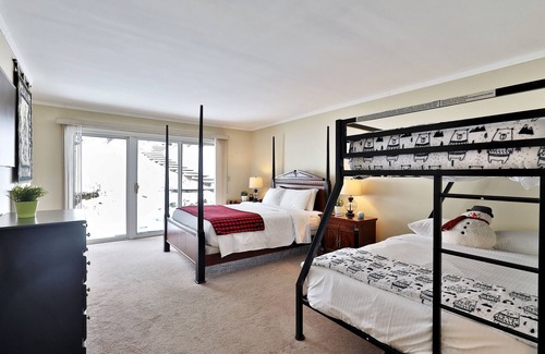 Killington Cabina | The Birch Ridge: Family Room #6 - Queen/bunkbed Suite In Killington, Vermont 1 Bedroom Hotel Room