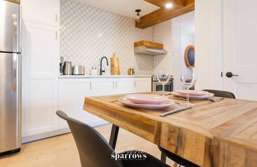 Prince Edward Apartamento | The Birch Suite at Portage House in Picton