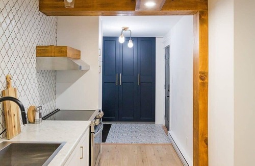 Prince Edward Apartamento | The Birch Suite at Portage House in Picton