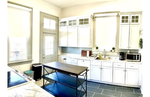Washington Casa | The Bird Creek Inn: Downtown Charming Historic Home